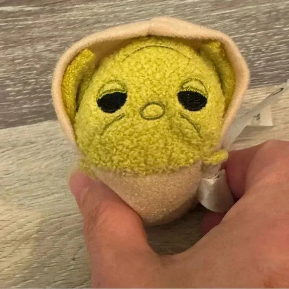 Disney Store Tsum Tsum Yoda Jedi Master Star Wars 3.5" Stackable Mini Plush - Picture 11 of 11
